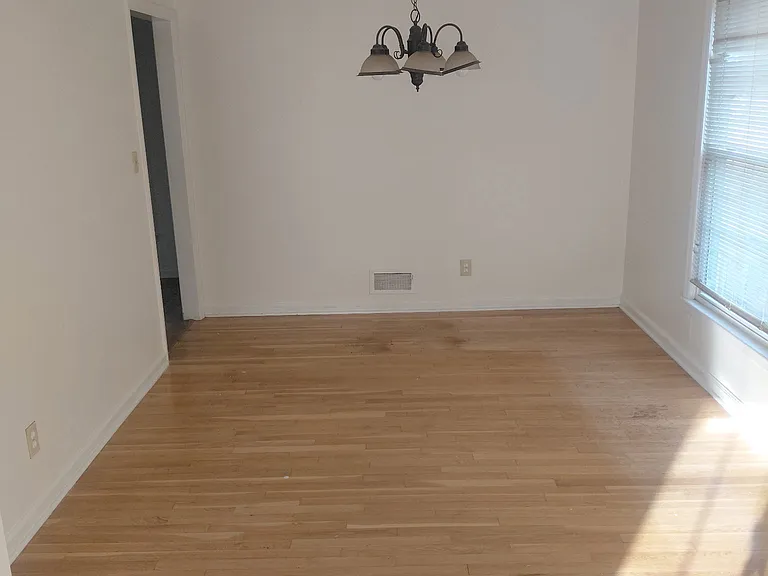 11719 Wyandotte St — Photo 2