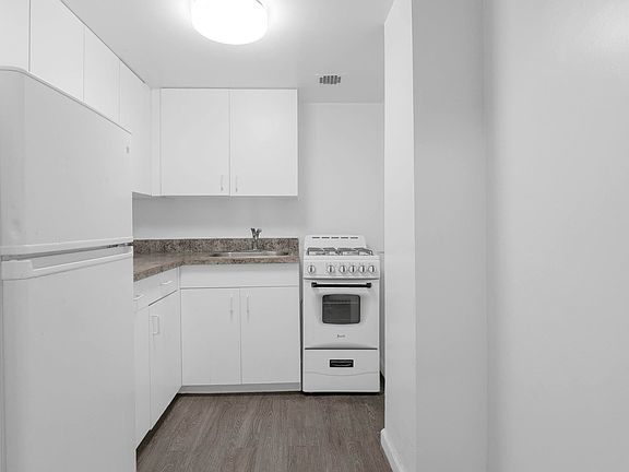 3rd image of 88 Fulton St #L4