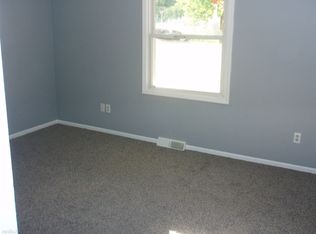 402 Oakleigh Rd NW, Grand Rapids, MI 49504