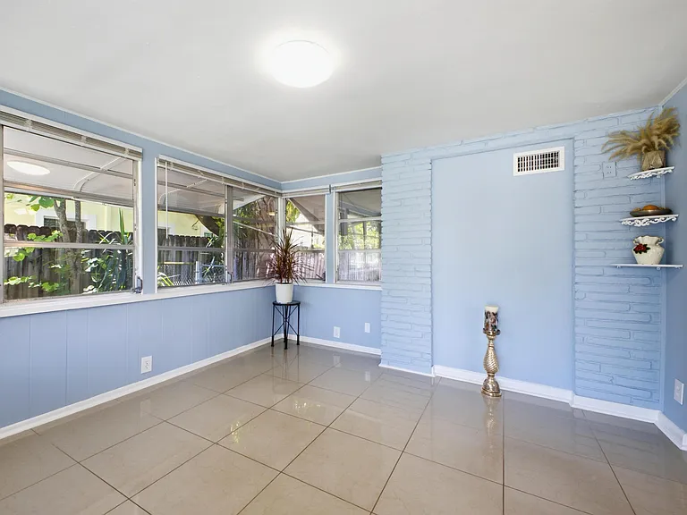 370 Orange Way — Photo 13