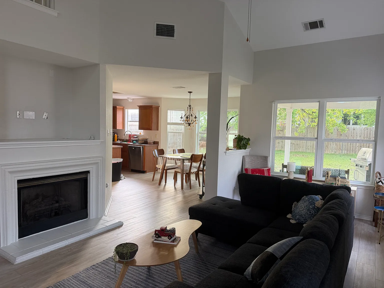 4 bed, 2.5 bath, 1455 sqft, $1,000 — Photo 2