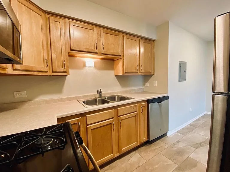 202 S Walton St #R-2B — Photo 4