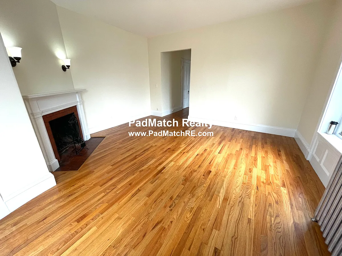 Building Photo - 504 Beacon St #5