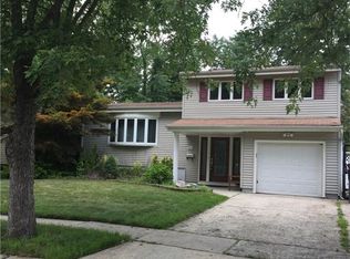 16 Rittner Ln, Old Bridge, NJ 08857