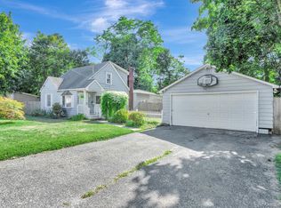 118 Cranberry Dr, Mastic Beach, NY 11951