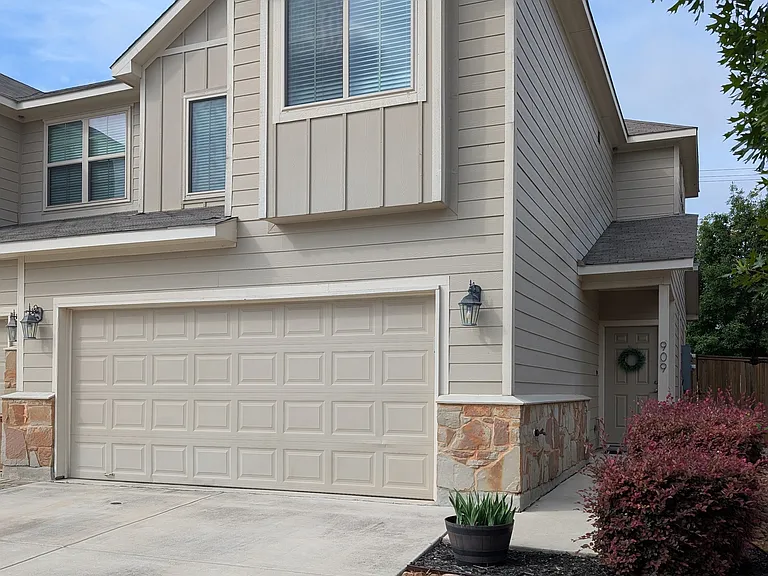 909 Crystal Brook Cv — Photo 22