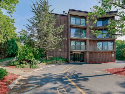 5146 Belden Ave #2-F, Downers Grove, IL, 60515