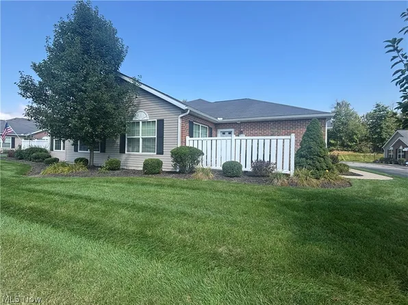 177 Woodbury Glen St, Hartville, OH 44632