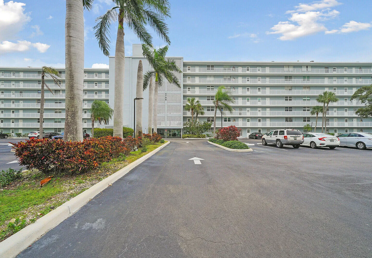 2 bed, 2.0 bath, 1050 sqft, $1,850 — Photo 3