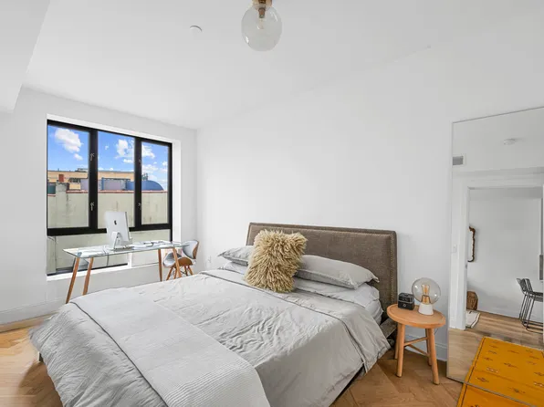 737 Bergen Street image 5 of 14