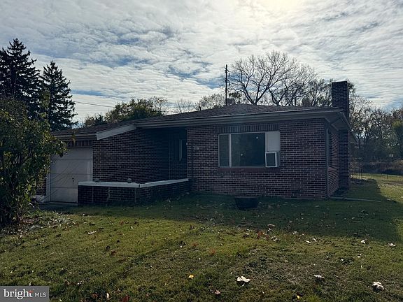 2nd image of 1132 E Lehman St