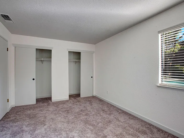St. George Apartments — Photo 12