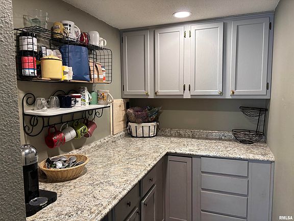4th image of 307 Bittersweet St