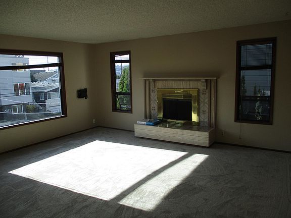 3rd image of 834 NW 52nd St