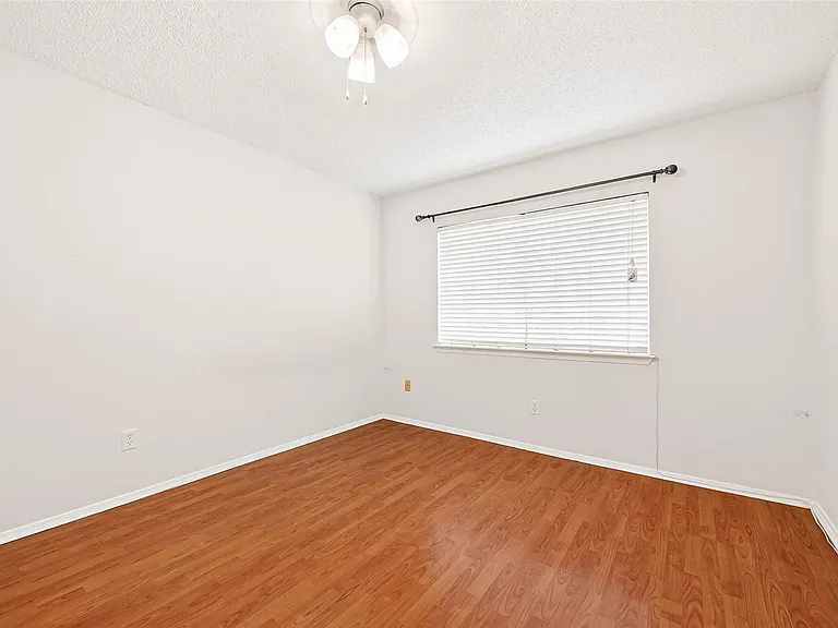 11677 Village Place Dr — Photo 32
