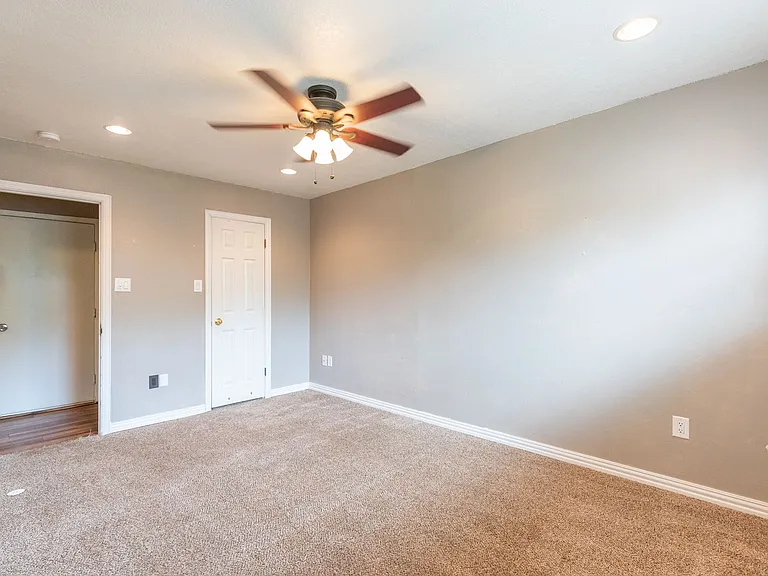 3902 Karen Dr — Photo 21