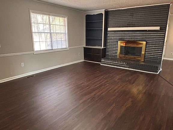2nd image of 2629 Belmont Ave