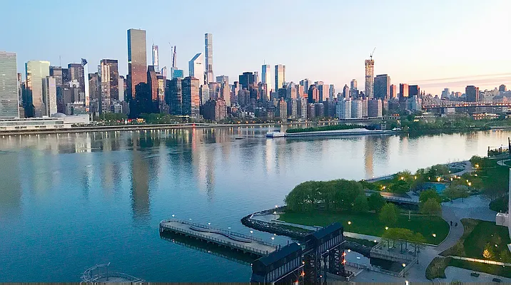 Sold by R New York | media 15