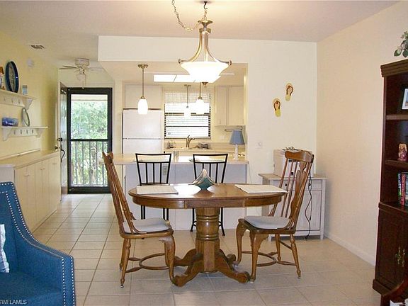 2nd image of 642 SE 13th Pl APT 6