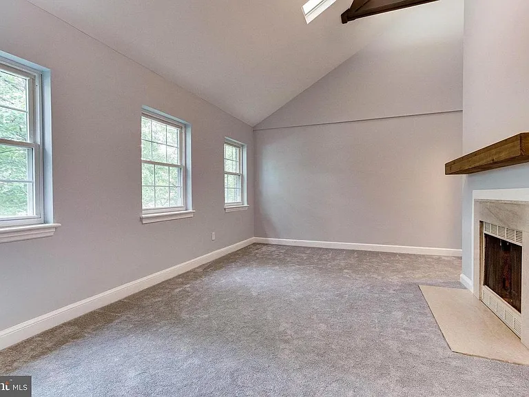 2103 N Taft St #118 — Photo 2