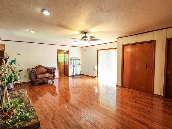5th image of 3921 Morris Dr