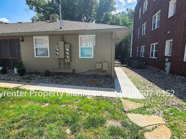 4308 Oak St — Photo 15
