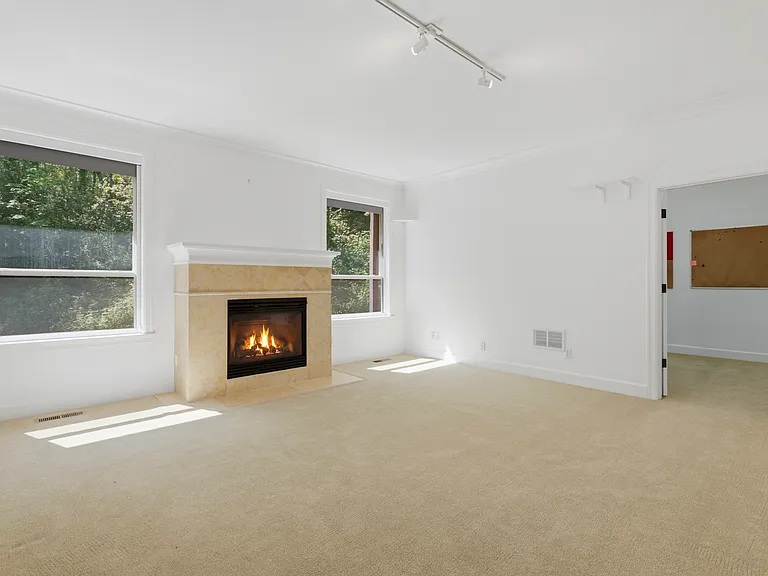 227 NW Seblar Dr — Photo 21