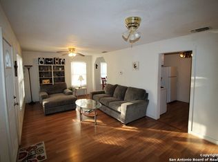 608 Howell Ave, Devine, TX 78016