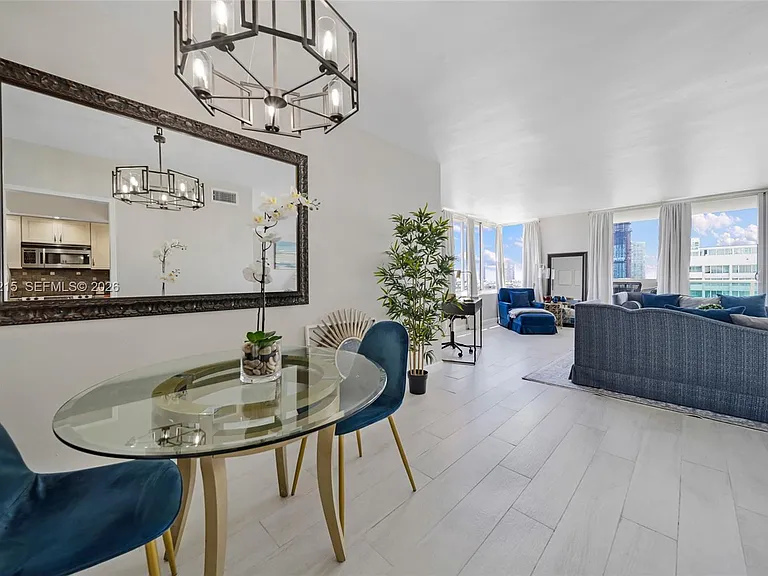 1200 West Ave #15 — Photo 5