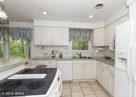 3rd image of 2422 Linda Ln