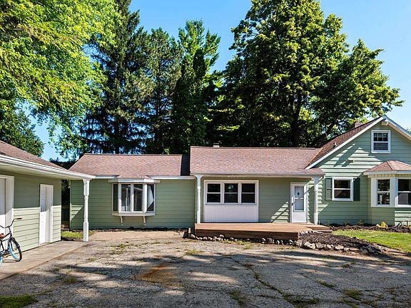 4th image of 940 Woodside Ave