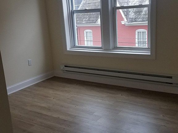 5th image of 457 W Washington St #7