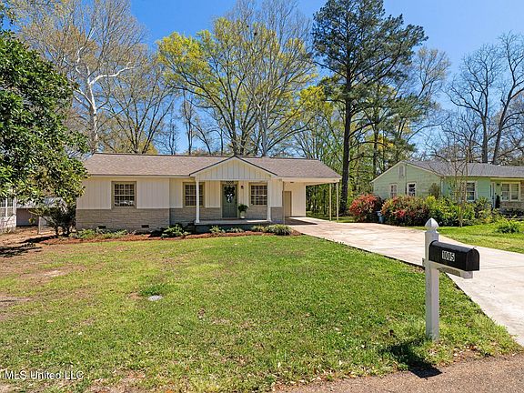 3rd image of 1005 S Jackson Street Ext