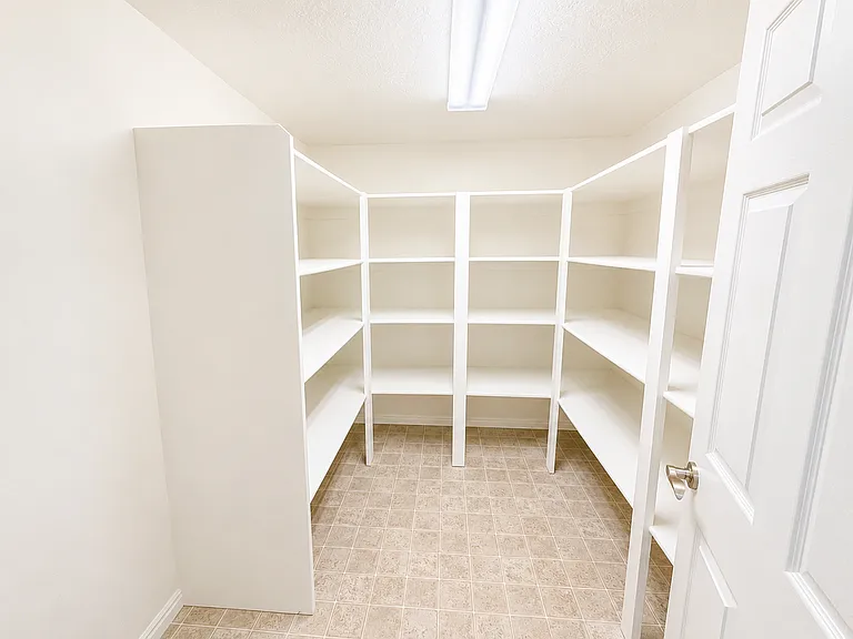 1564 E Hidden Valley Dr — Photo 27