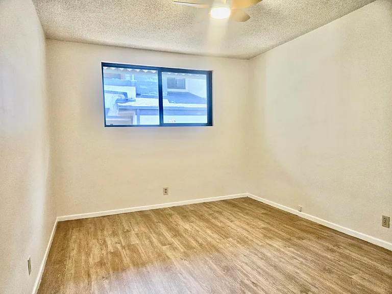1338 N Columbus Ave #E — Photo 6