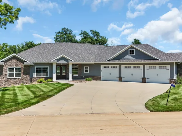 2611 Diamondwood Dr, Cedar Rapids, IA 52403