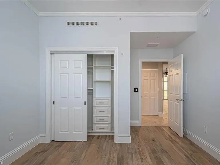5068 Annunciation Cir #209 — Photo 28