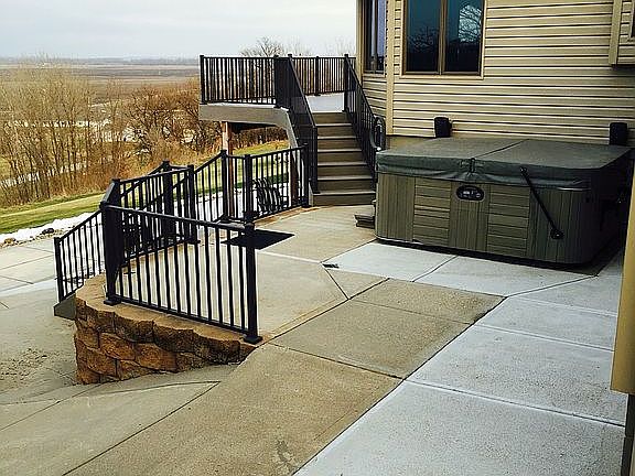 Steps to the deck & walkout 