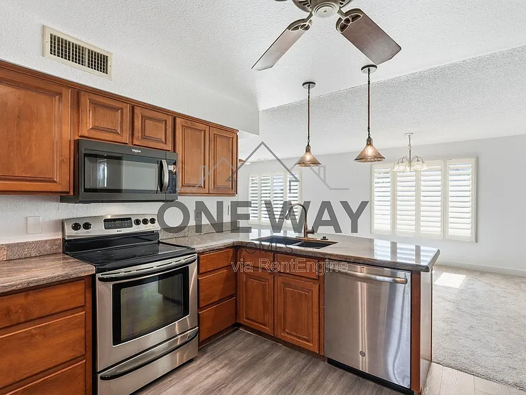 5749 S Farmer Ave — Photo 9