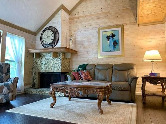 3rd image of 2035 Clubridge Dr