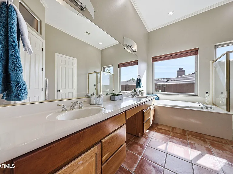 2129 W Legends Way — Photo 35