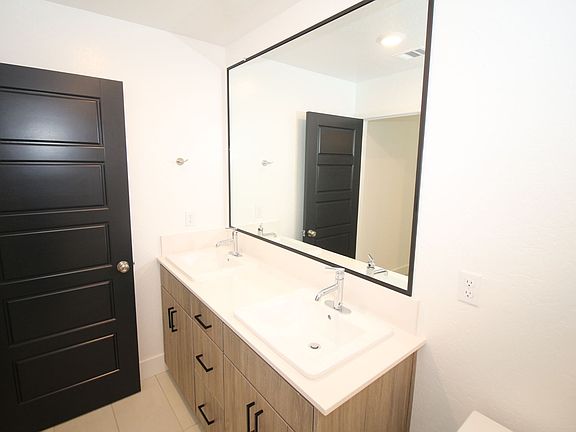 3rd image of 2737 E Tamarind Dr