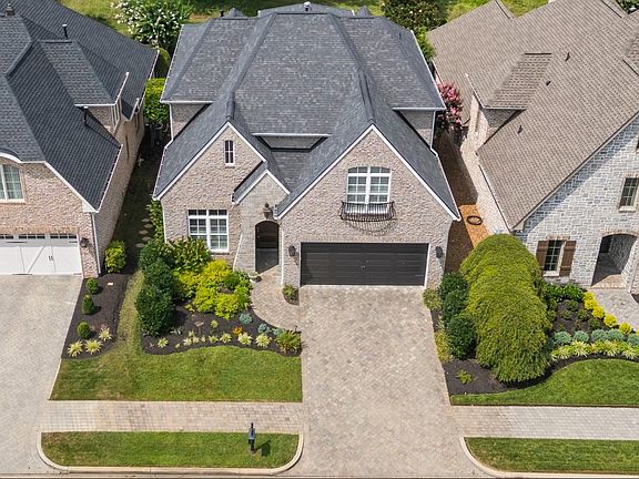 2nd image of 1160 Chloe Dr