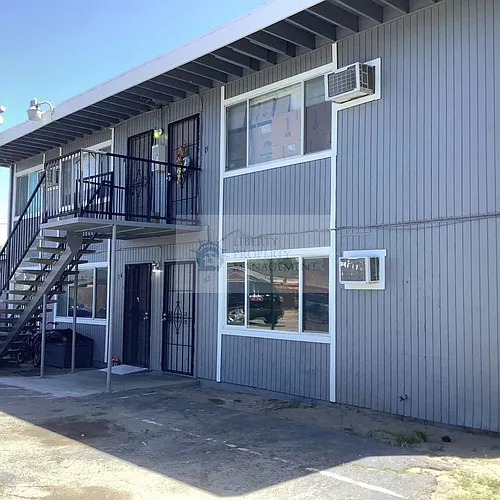 963 E H St #13 Photo 1