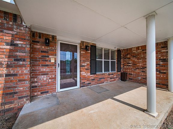 5th image of 605 S Lakeridge Dr