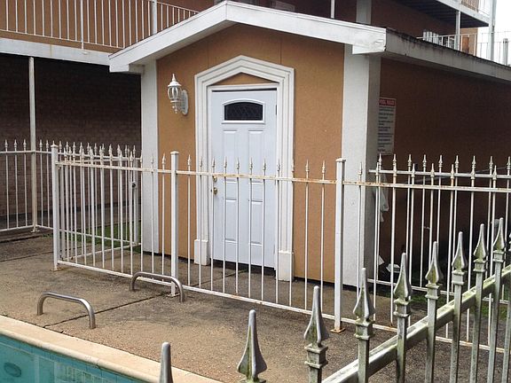 3rd image of 7851 Read Blvd APT 11