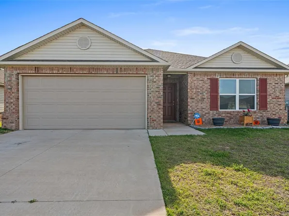 1319 Chuck Wagon Dr, El Reno, OK 73036