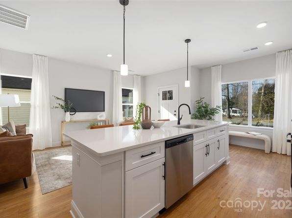 charlotte-north-carolina-452269501 picture