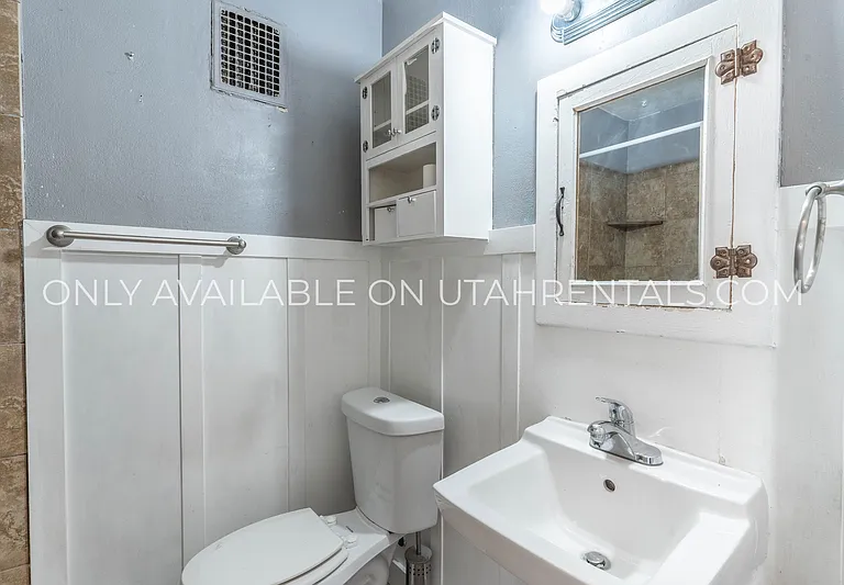 1506 E Redondo Ave — Photo 12
