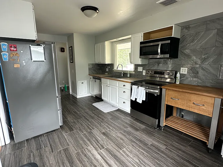 1725 NE Upper Dr — Photo 6